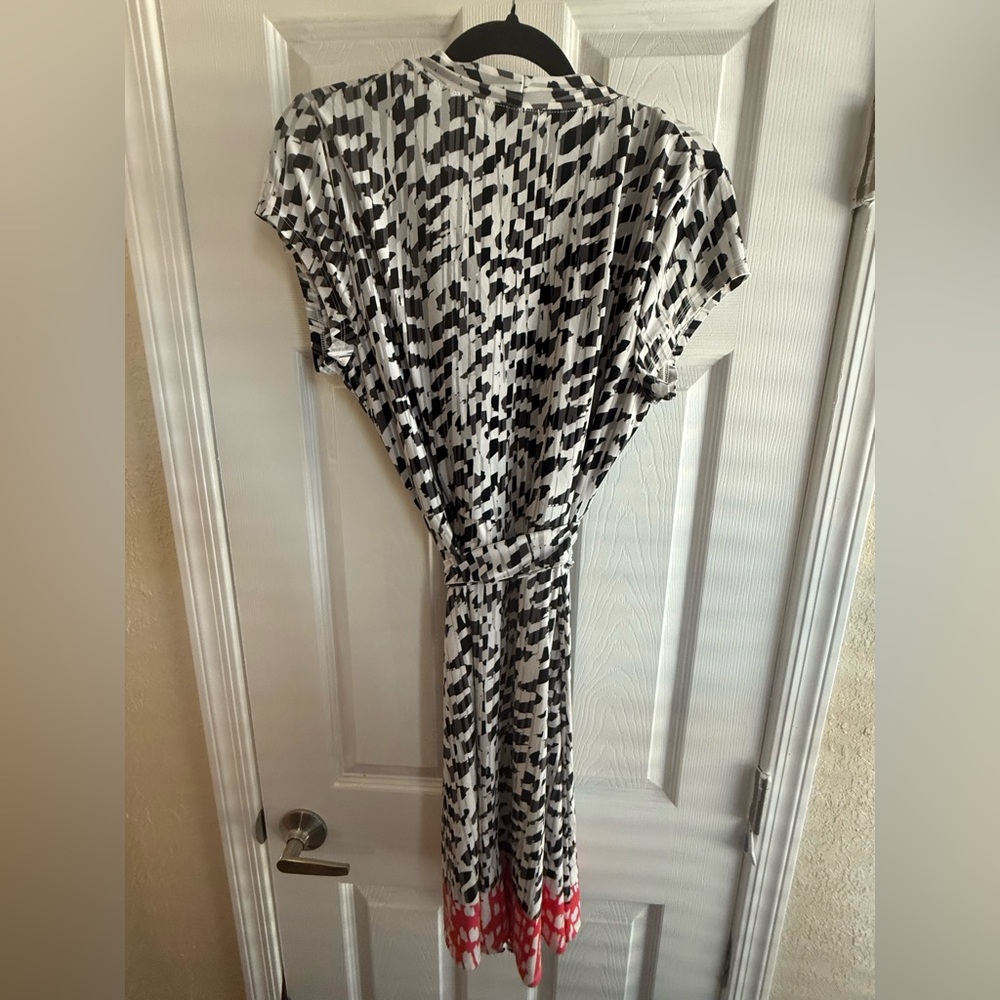 NWOT Liz Claiborne Monochrome Patterned Dress - Picture 5 of 5